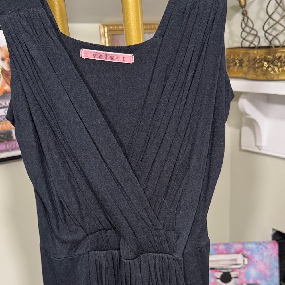 Preloved Velvet Black Sleeveless Midi Dress Ruched Bodice with Gathered Skirt - Picture 4 of 6